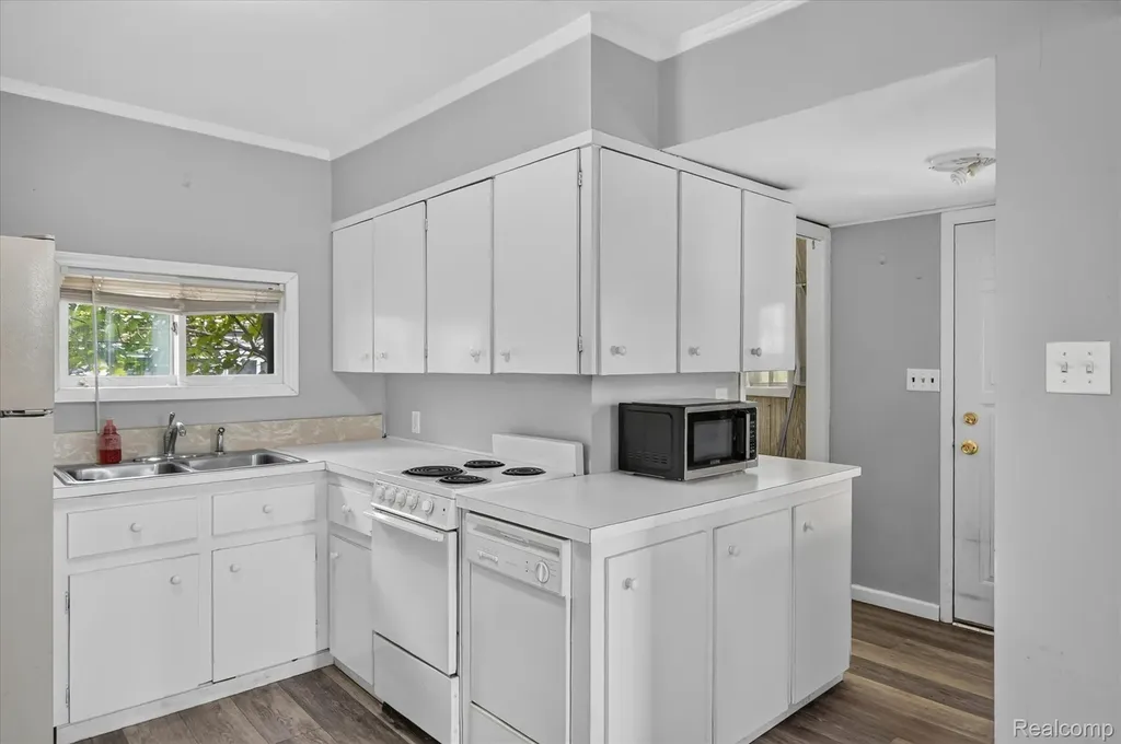 27036 Townley Street Madison Heights City MI 48071
