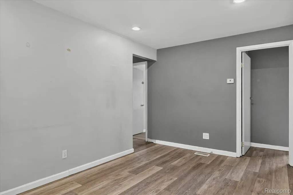 27036 Townley Street Madison Heights City MI 48071