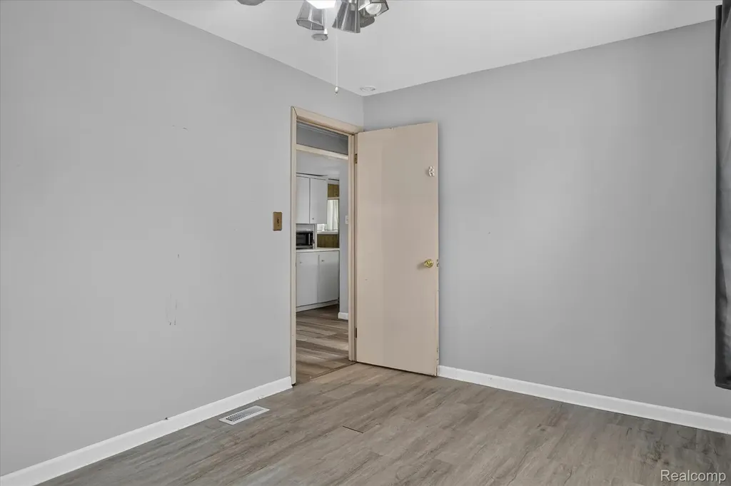 27036 Townley Street Madison Heights City MI 48071