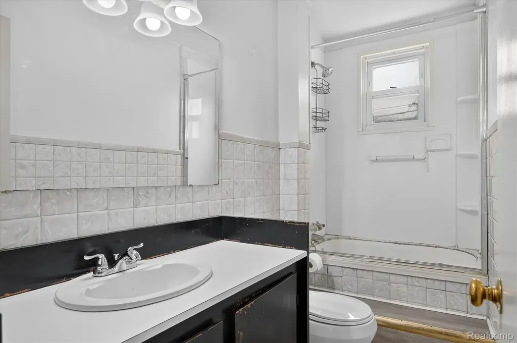 27036 Townley Street Madison Heights City MI 48071