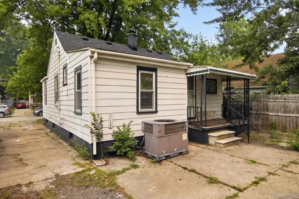 27036 Townley Street Madison Heights City MI 48071