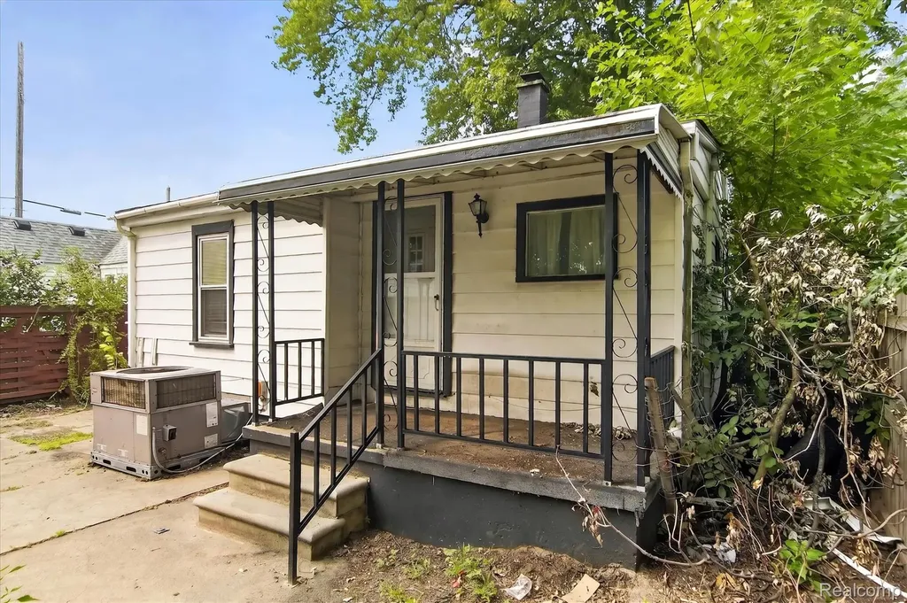 27036 Townley Street Madison Heights City MI 48071
