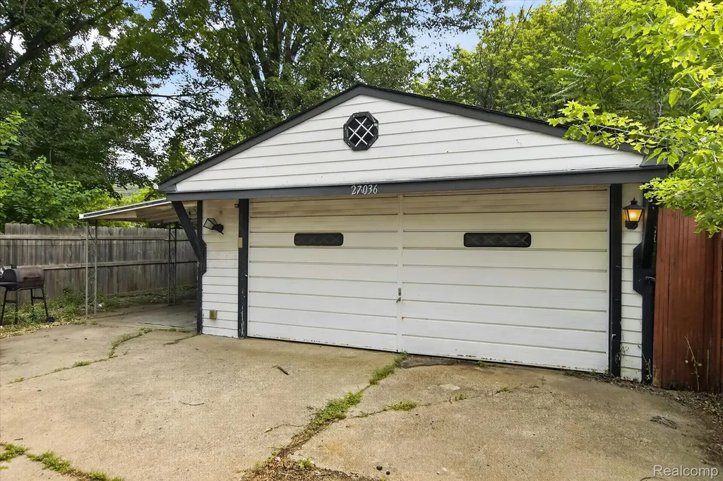 27036 Townley Street Madison Heights City MI 48071