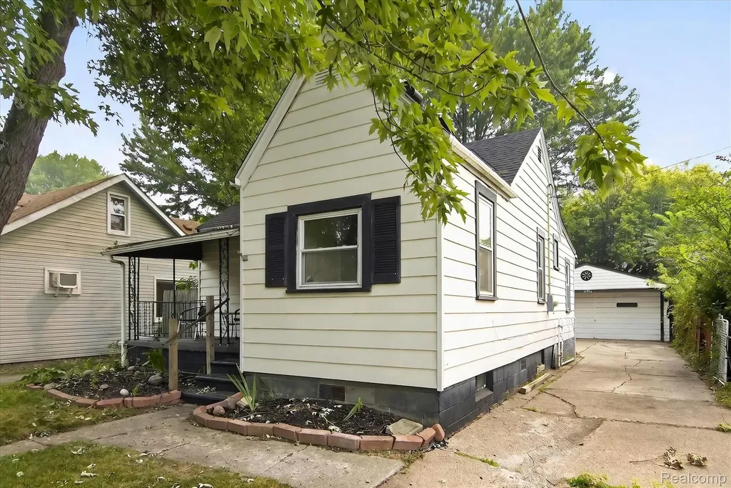 27036 Townley Street Madison Heights City MI 48071