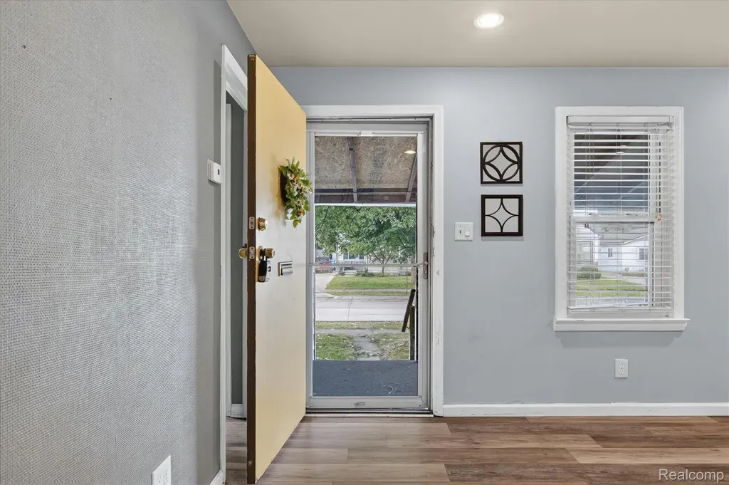 27036 Townley Street Madison Heights City MI 48071