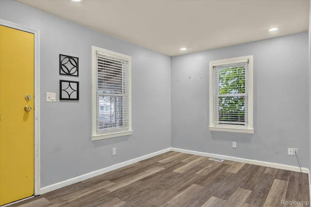 27036 Townley Street Madison Heights City MI 48071