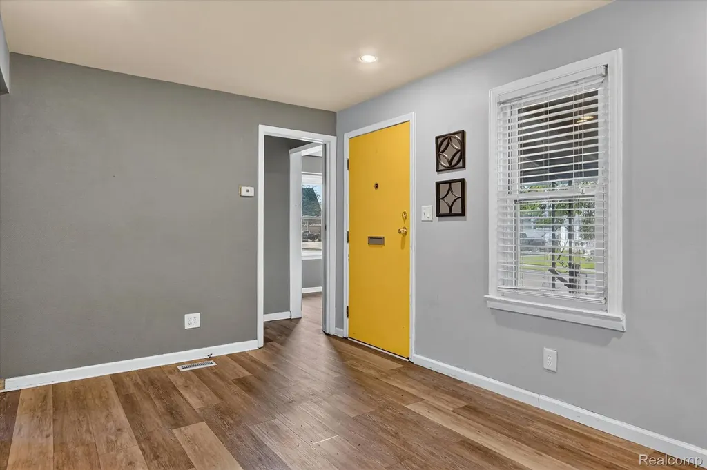 27036 Townley Street Madison Heights City MI 48071