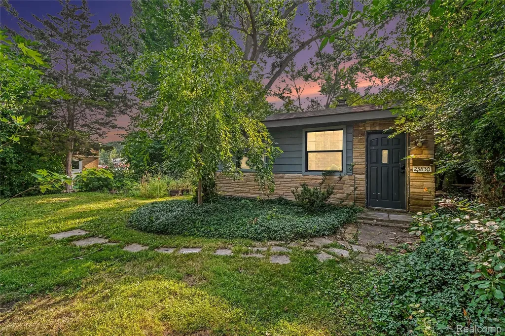23830 Scotia Road Oak Park City MI 48237