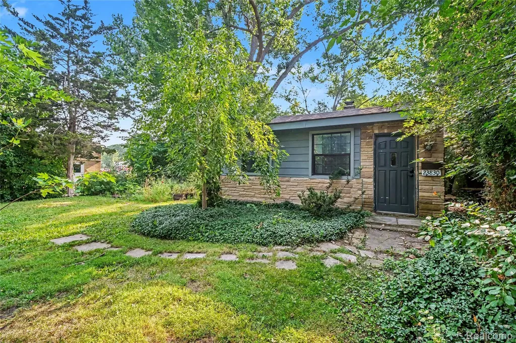 23830 Scotia Road Oak Park City MI 48237
