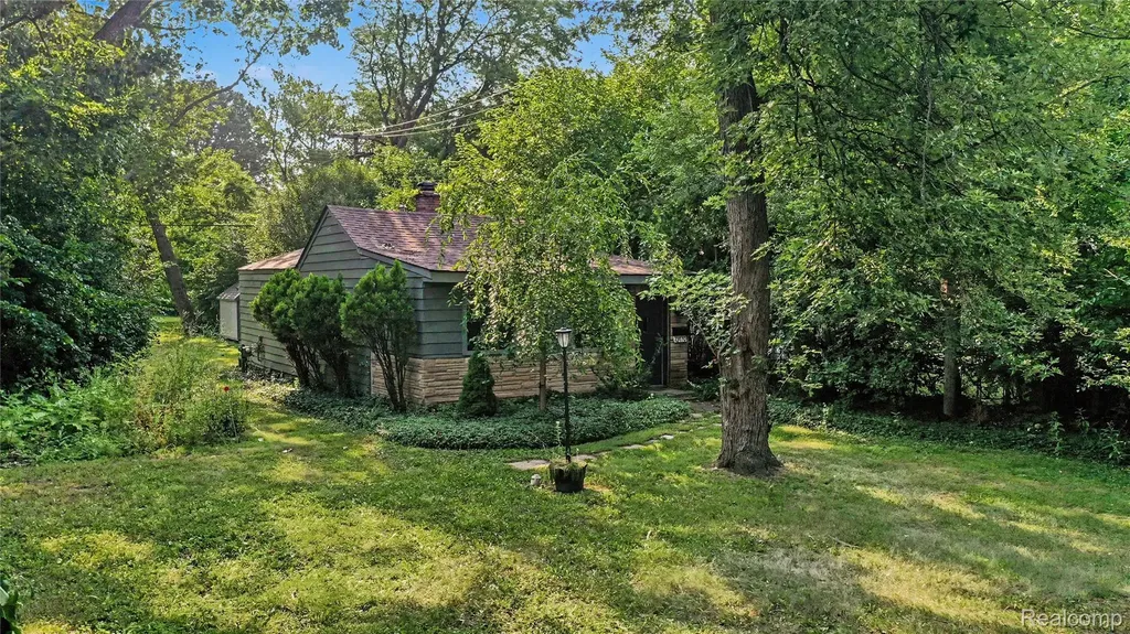 23830 Scotia Road Oak Park City MI 48237