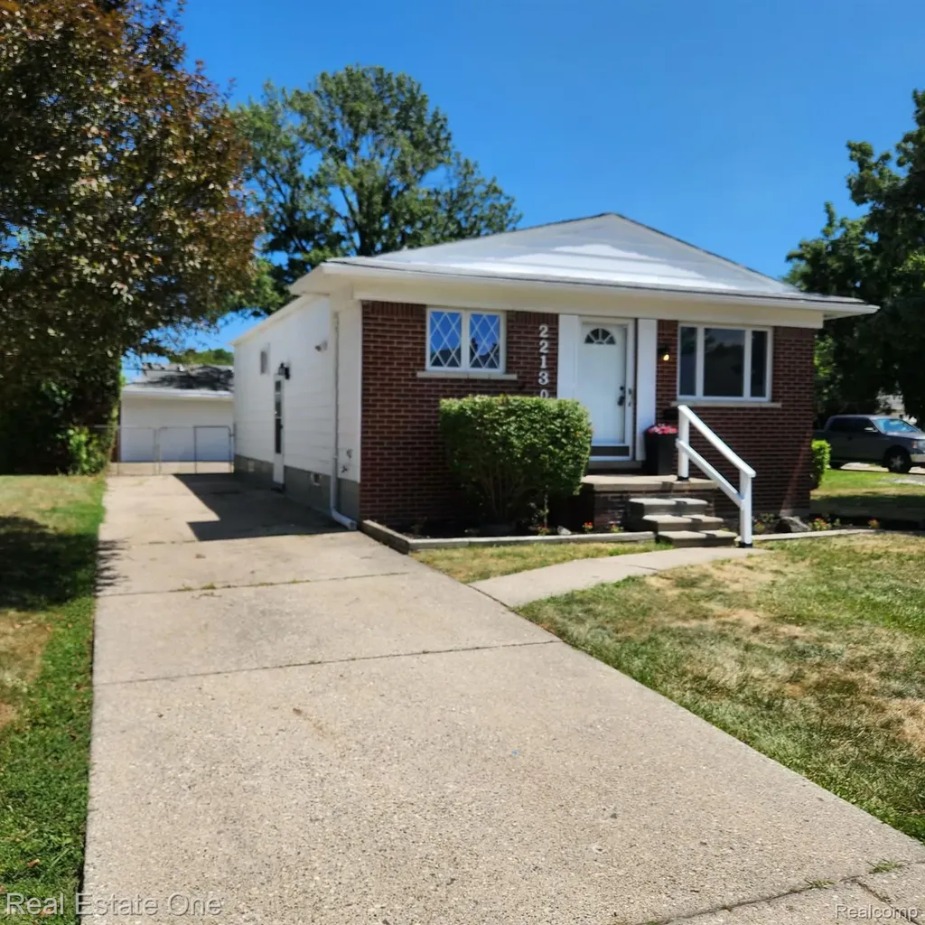 22130 Brittany Avenue Eastpointe City MI 48021