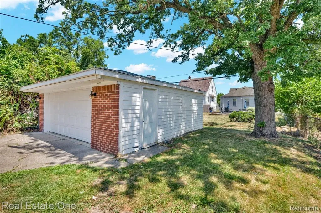 22130 Brittany Avenue Eastpointe City MI 48021