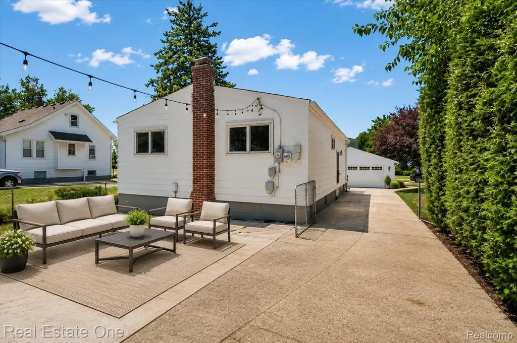 22130 Brittany Avenue Eastpointe City MI 48021