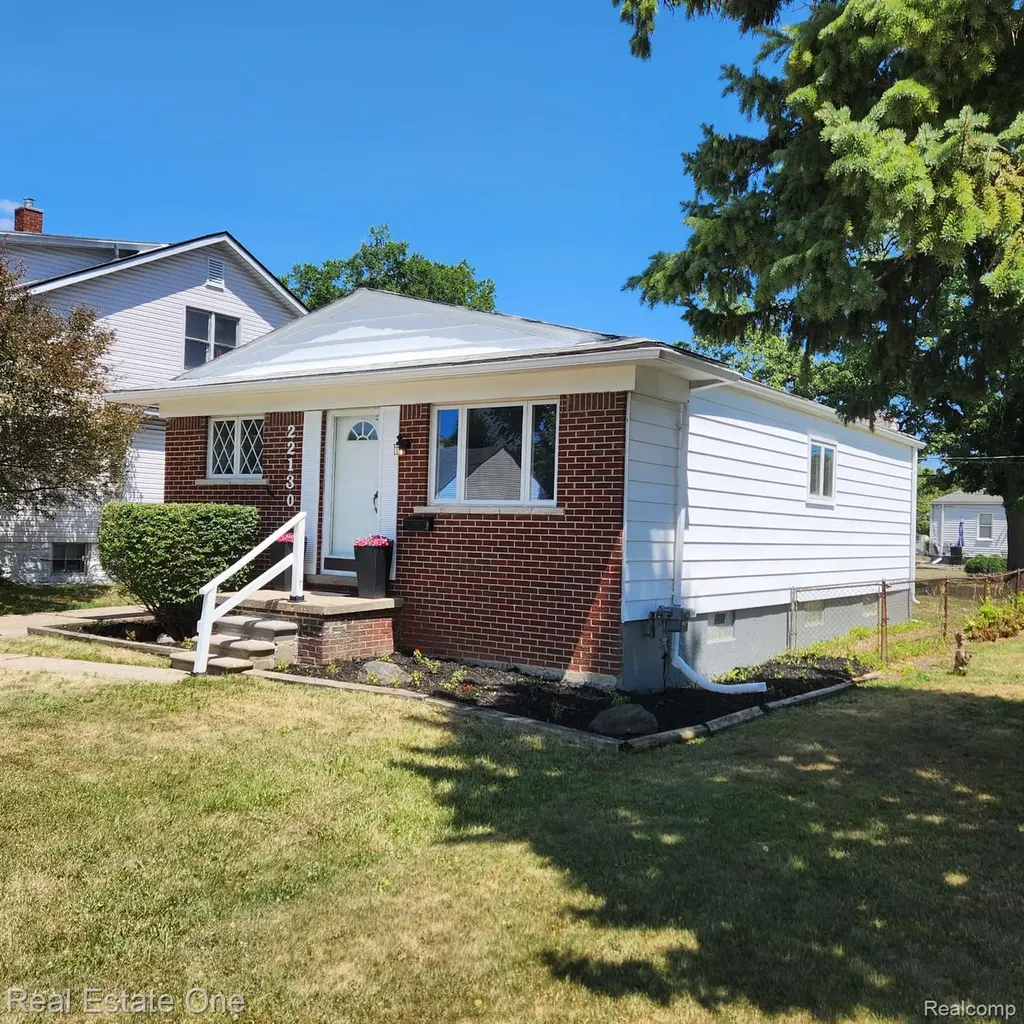 22130 Brittany Avenue Eastpointe City MI 48021