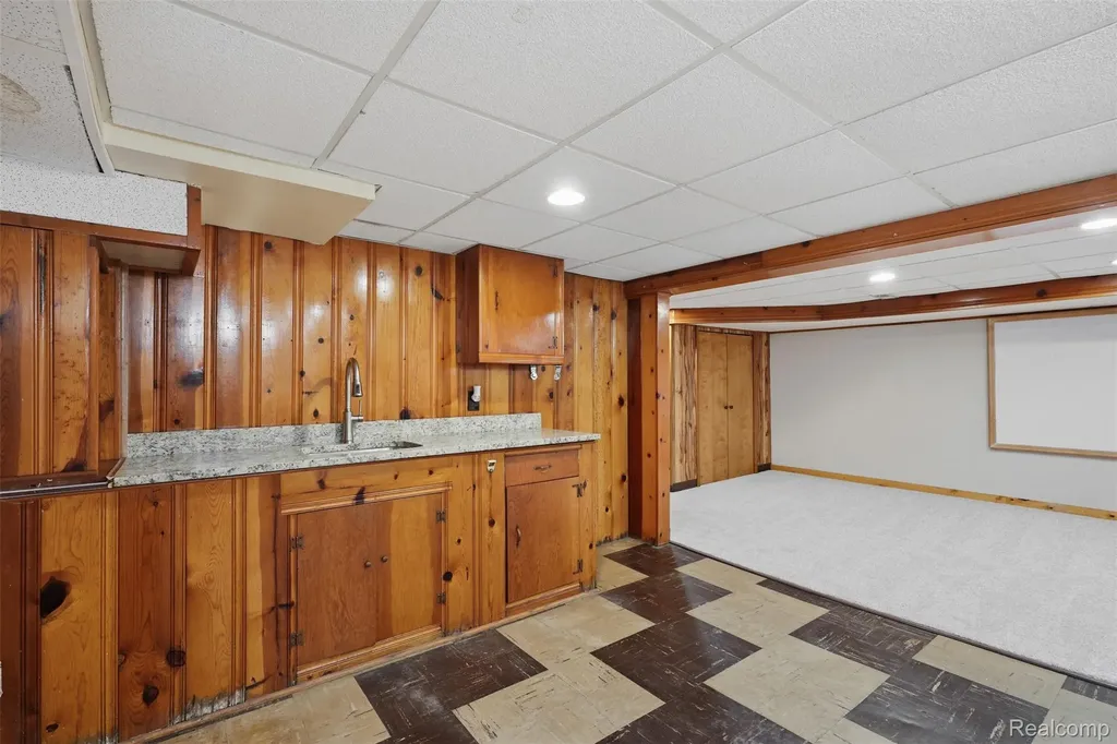 32600 W Chicago Street Livonia City MI 48150