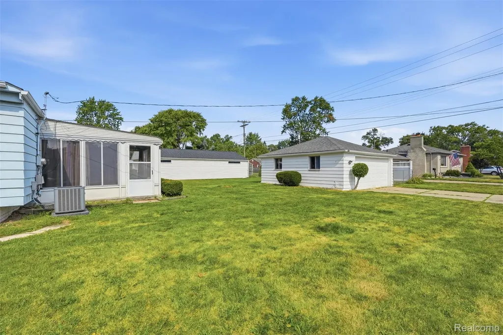 32600 W Chicago Street Livonia City MI 48150