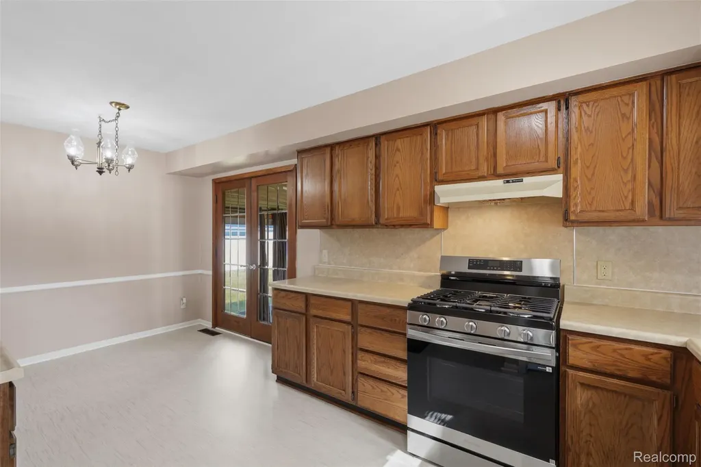 32600 W Chicago Street Livonia City MI 48150