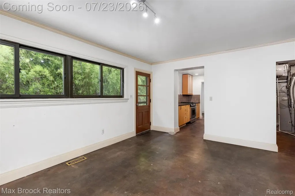 118 Midland Boulevard Royal Oak City MI 48073