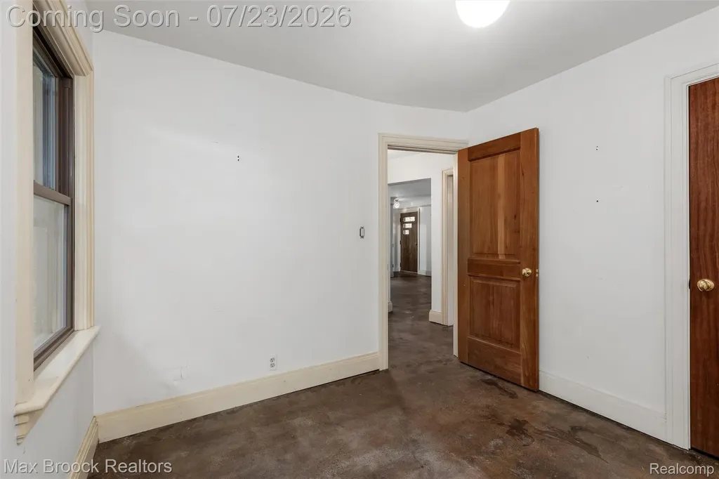 118 Midland Boulevard Royal Oak City MI 48073