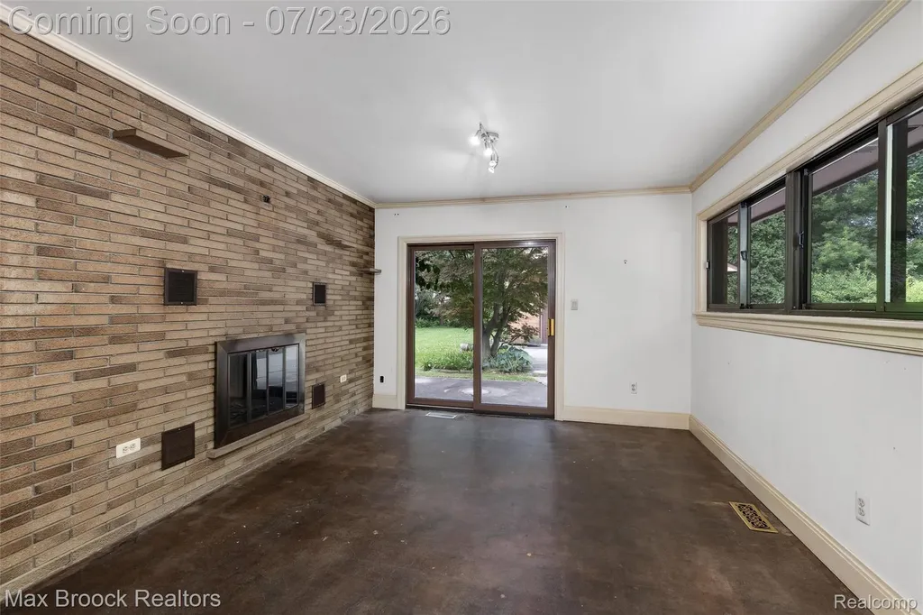 118 Midland Boulevard Royal Oak City MI 48073