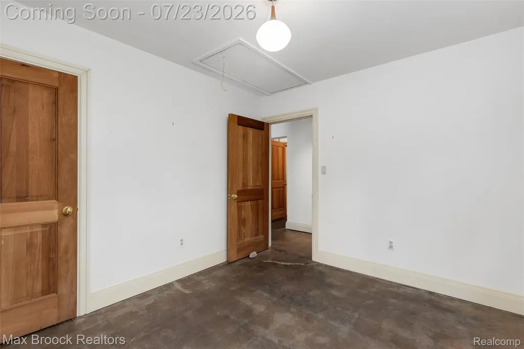 118 Midland Boulevard Royal Oak City MI 48073