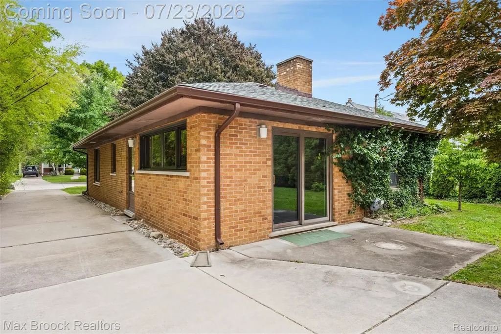 118 Midland Boulevard Royal Oak City MI 48073