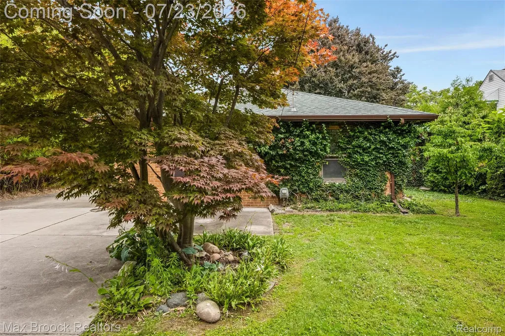 118 Midland Boulevard Royal Oak City MI 48073