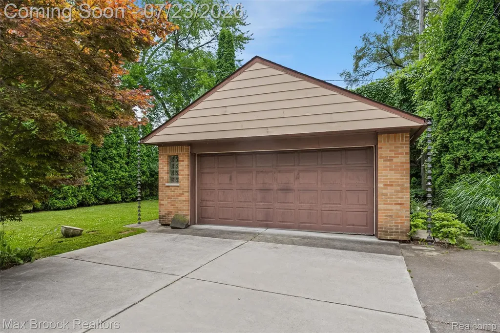 118 Midland Boulevard Royal Oak City MI 48073