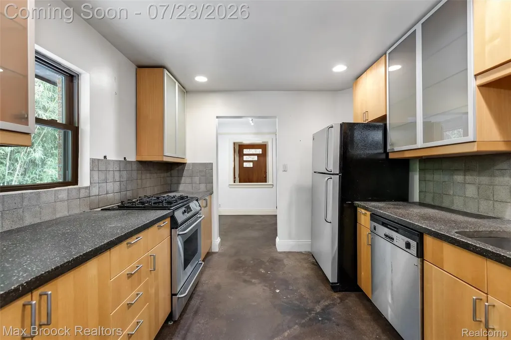 118 Midland Boulevard Royal Oak City MI 48073