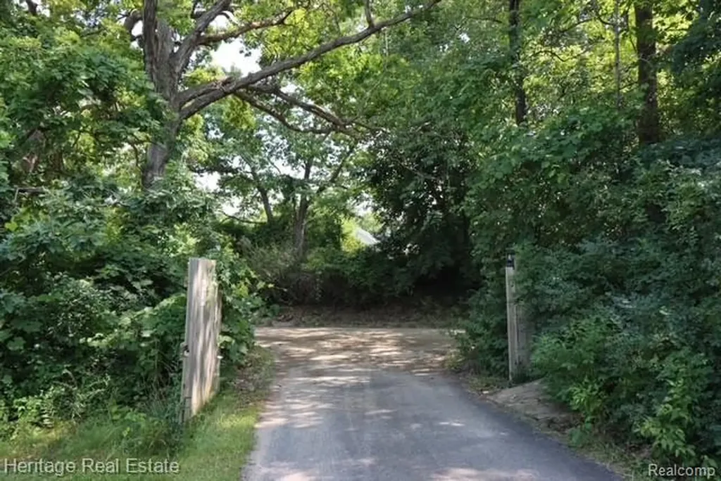 445 Mack Road Addison Township MI 48367