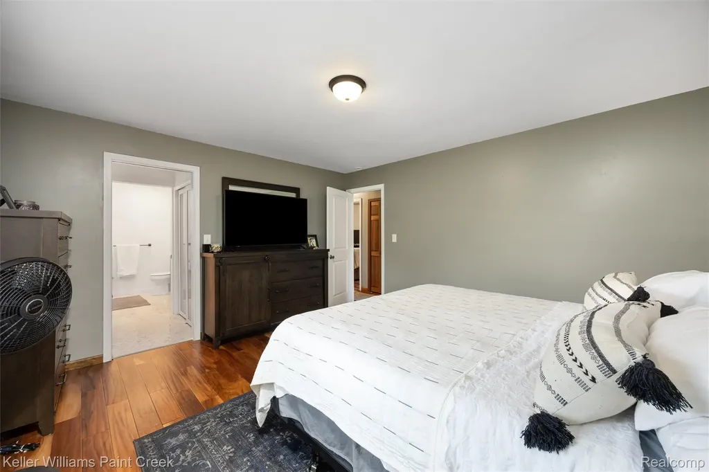 340 Donegal Drive Rochester Hills City MI 48309