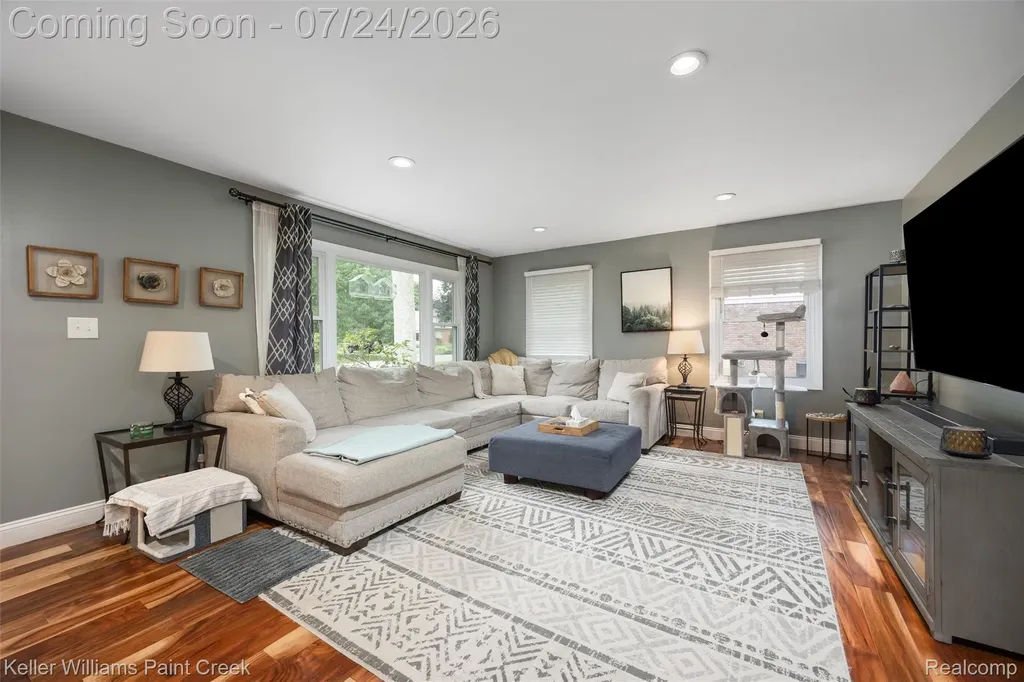 340 Donegal Drive Rochester Hills City MI 48309