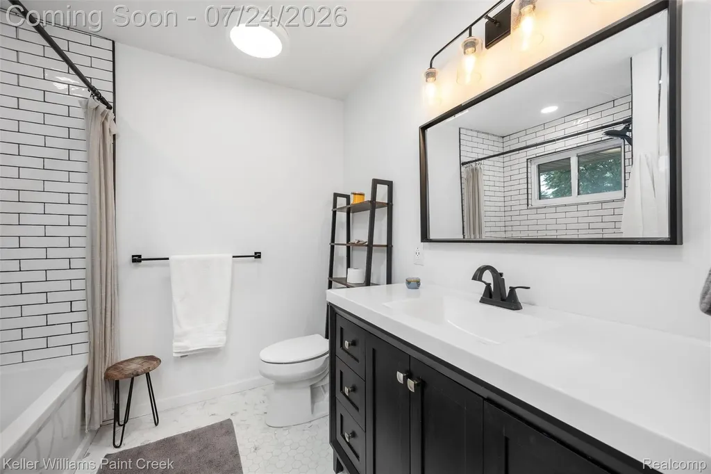 340 Donegal Drive Rochester Hills City MI 48309
