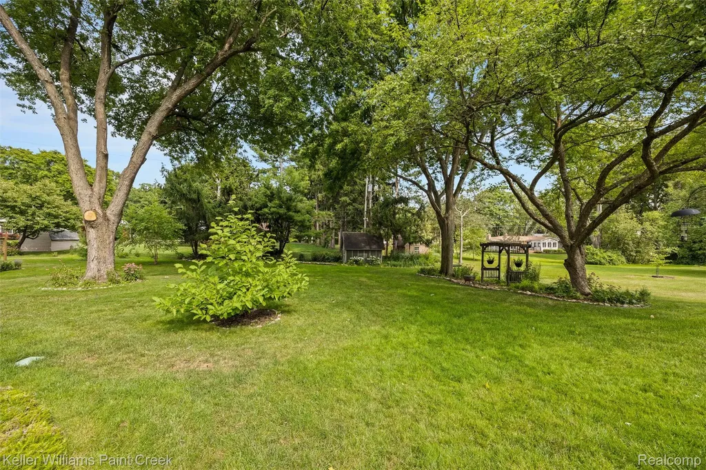 340 Donegal Drive Rochester Hills City MI 48309
