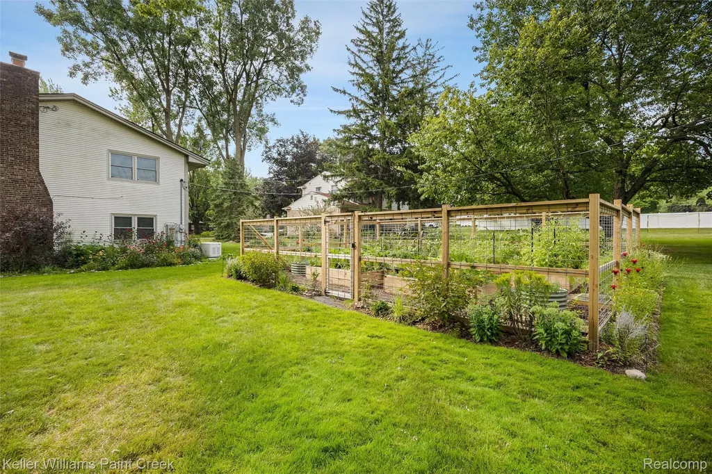 340 Donegal Drive Rochester Hills City MI 48309