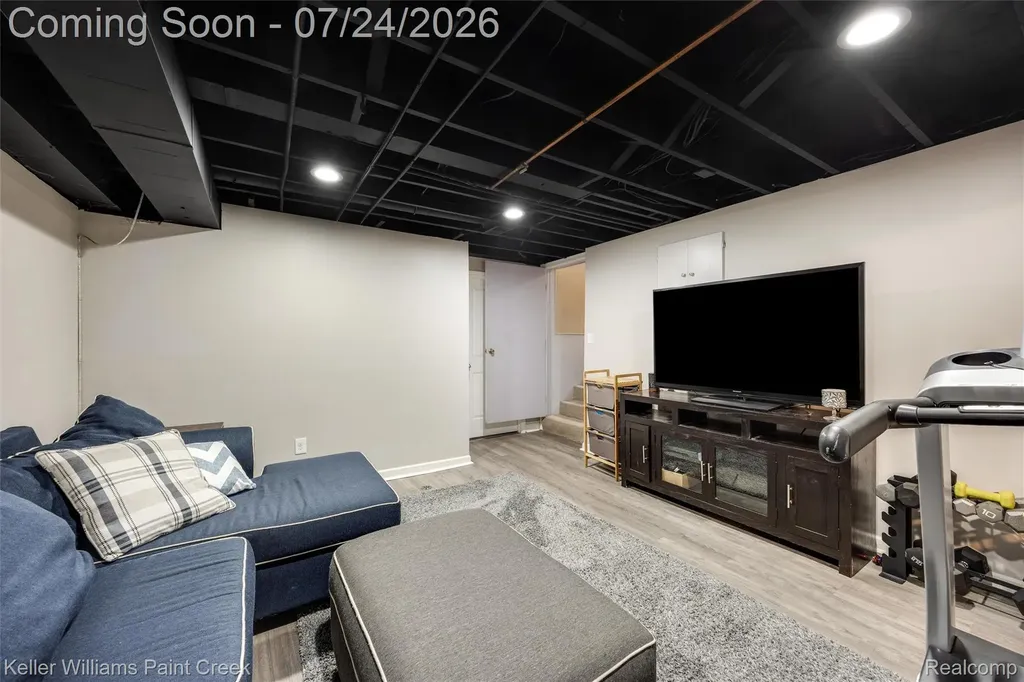 340 Donegal Drive Rochester Hills City MI 48309