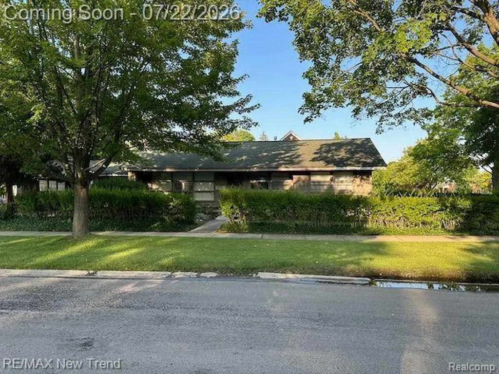 1823 Bradford Road Birmingham City MI 48009