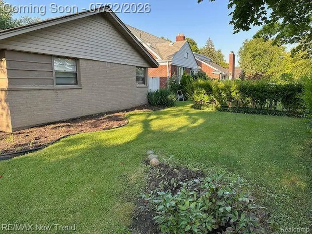 1823 Bradford Road Birmingham City MI 48009
