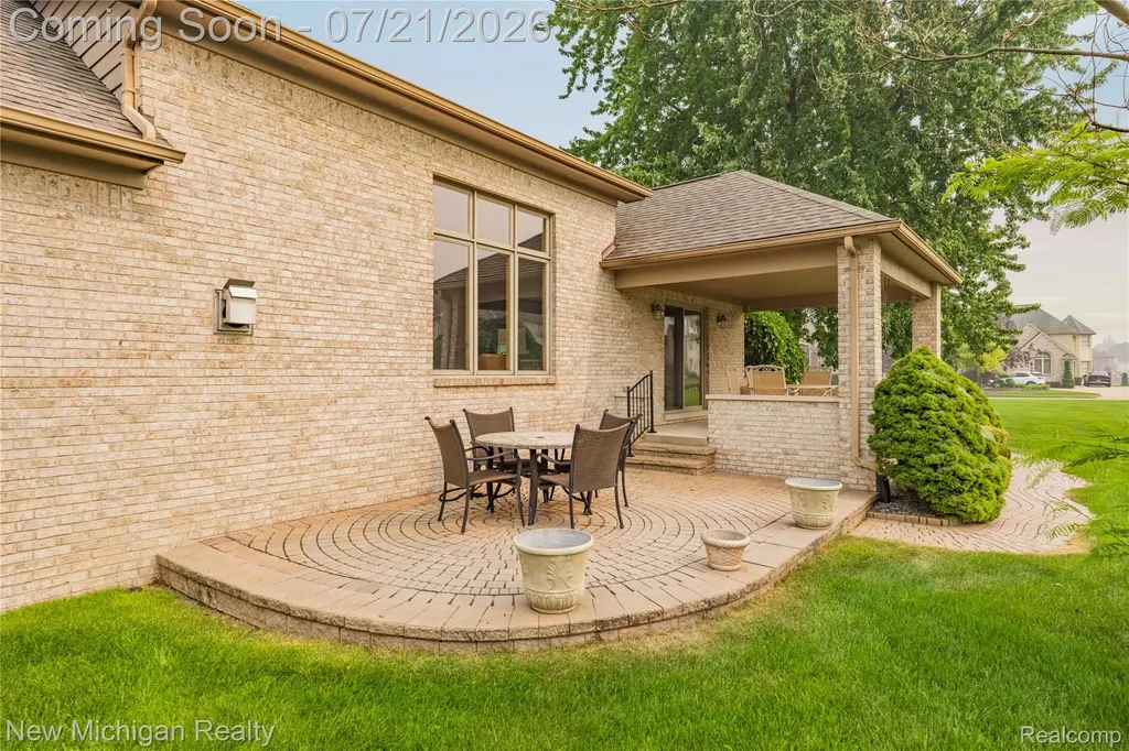 49787 Lakebridge Drive Shelby Charter Township MI 48315