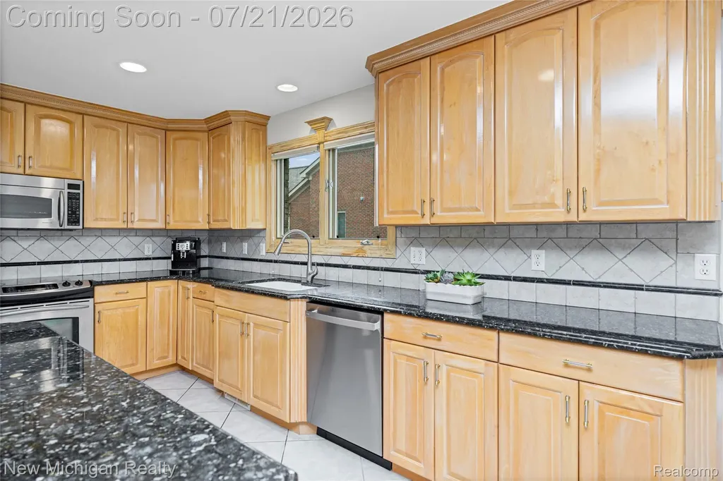 49787 Lakebridge Drive Shelby Charter Township MI 48315