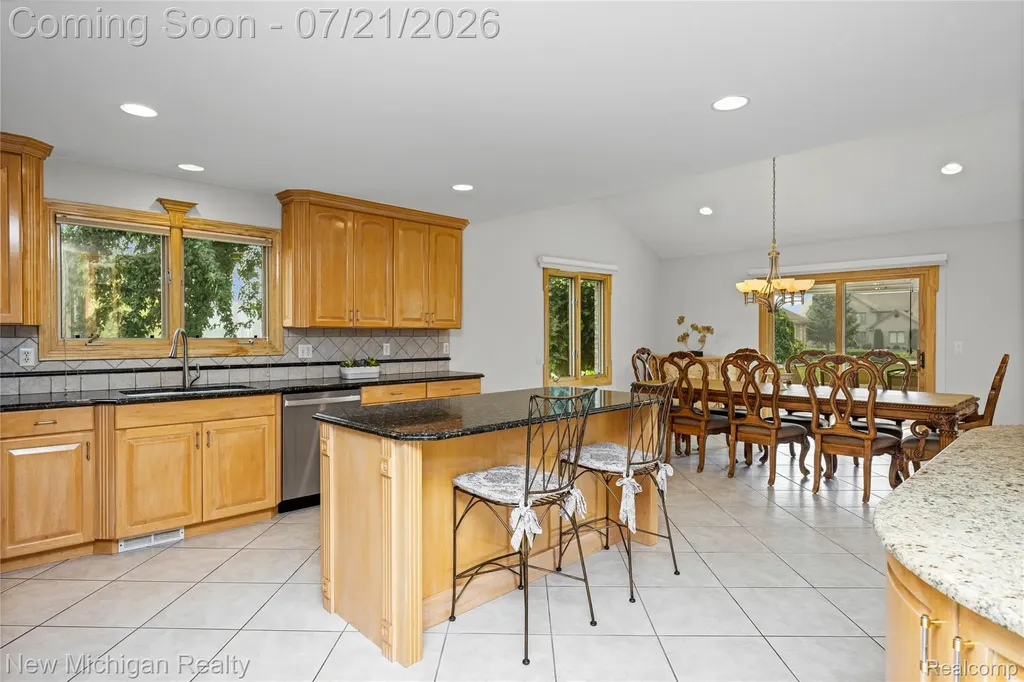 49787 Lakebridge Drive Shelby Charter Township MI 48315