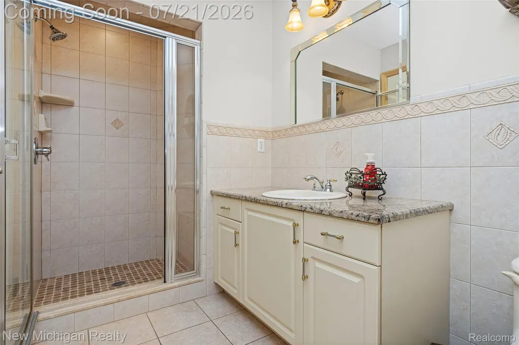 49787 Lakebridge Drive Shelby Charter Township MI 48315