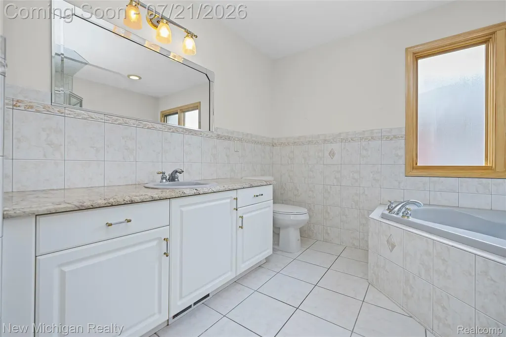 49787 Lakebridge Drive Shelby Charter Township MI 48315