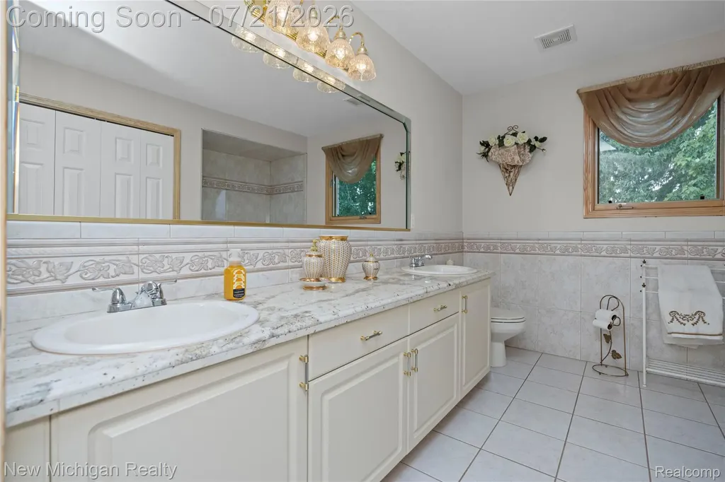 49787 Lakebridge Drive Shelby Charter Township MI 48315