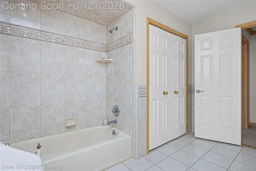 49787 Lakebridge Drive Shelby Charter Township MI 48315