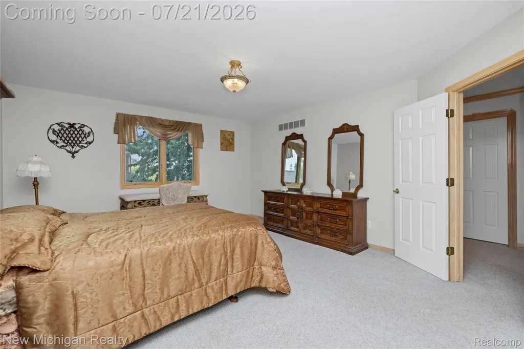 49787 Lakebridge Drive Shelby Charter Township MI 48315