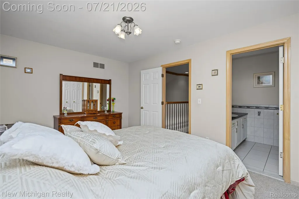 49787 Lakebridge Drive Shelby Charter Township MI 48315