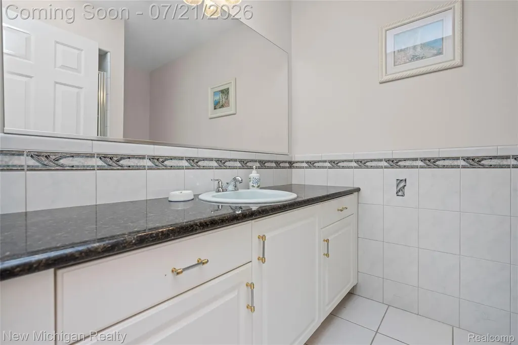 49787 Lakebridge Drive Shelby Charter Township MI 48315