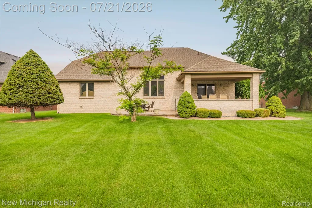 49787 Lakebridge Drive Shelby Charter Township MI 48315