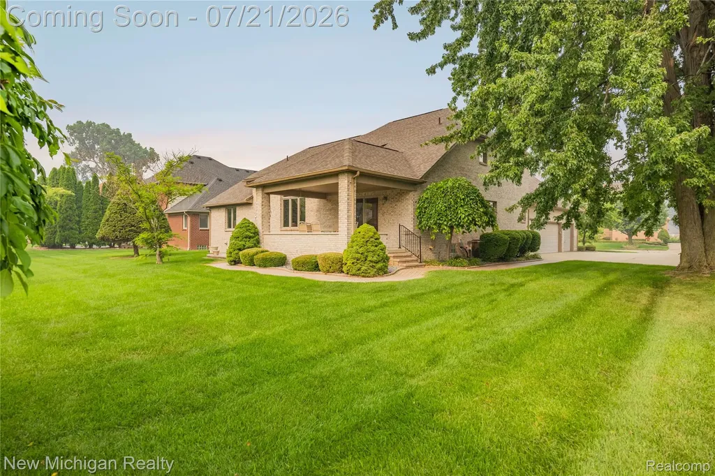 49787 Lakebridge Drive Shelby Charter Township MI 48315